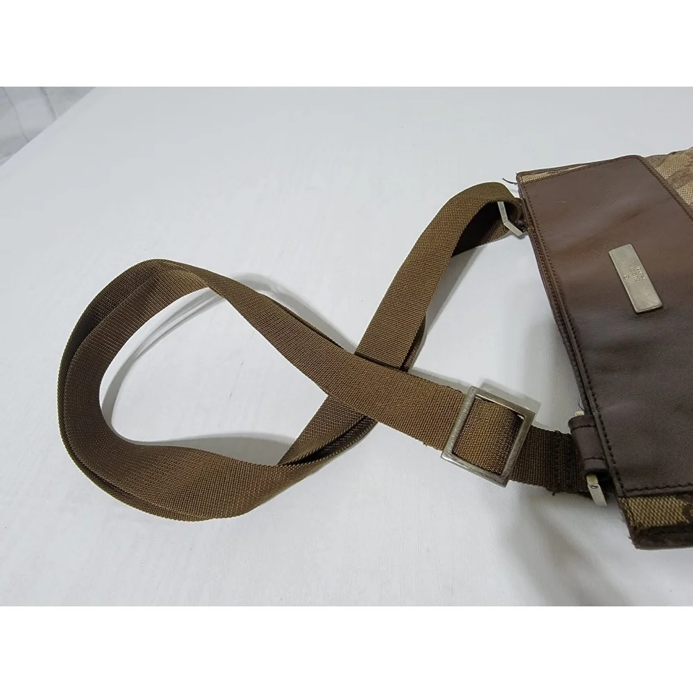 GUCCI GG CANVAS Flat SMALL MESSENGER CROSSBODY BAG